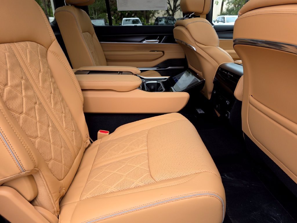New 2027 Jeep Grand Wagoneer Summit AWD/4WD image 18