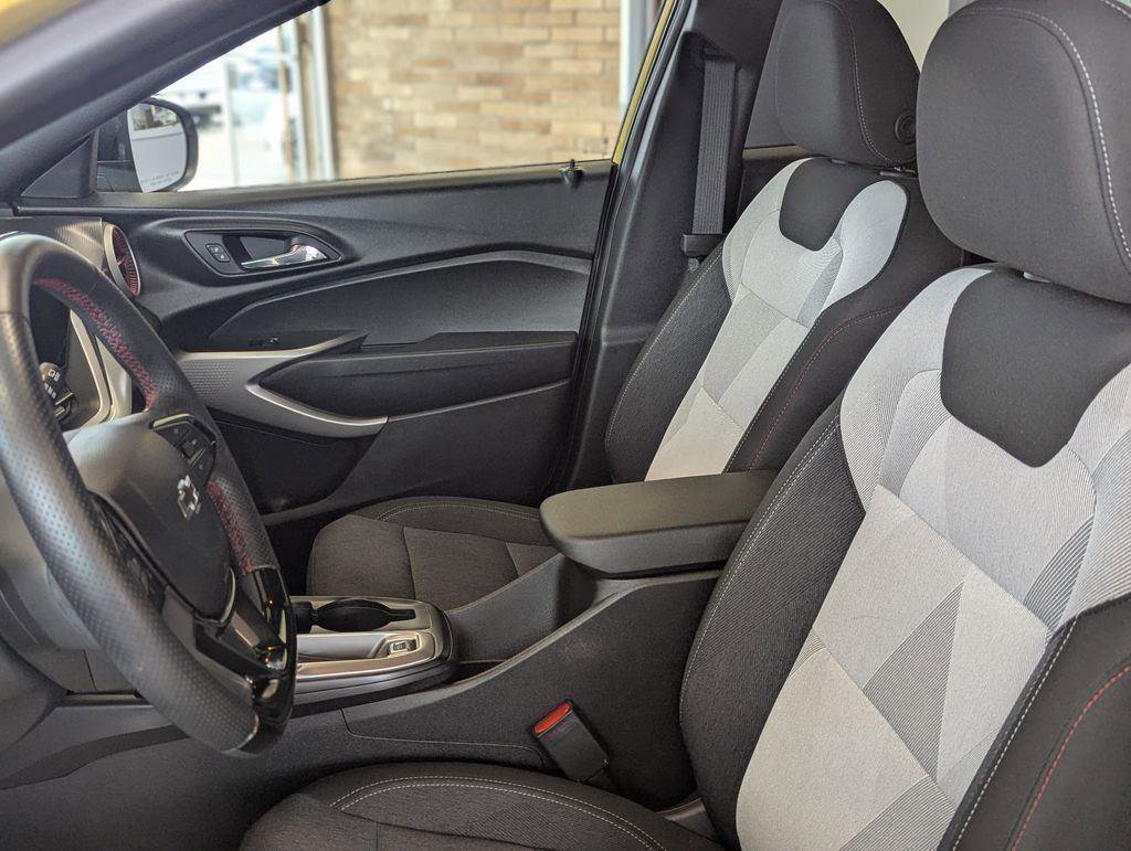 Used 2024 Chevrolet Trax RS w/ Driver Confidence Package FWD image 26