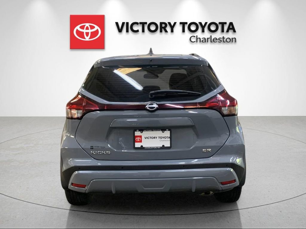 Used 2023 Nissan Kicks SR w/ SR Premium Package FWD image 4