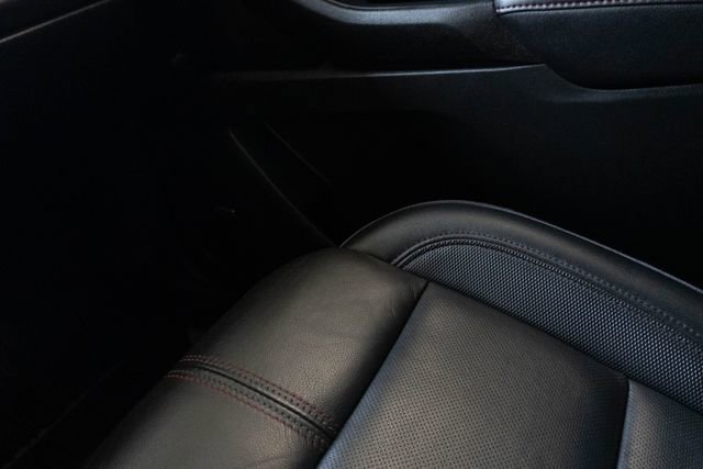 Used 2023 Chevrolet Traverse RS image 35