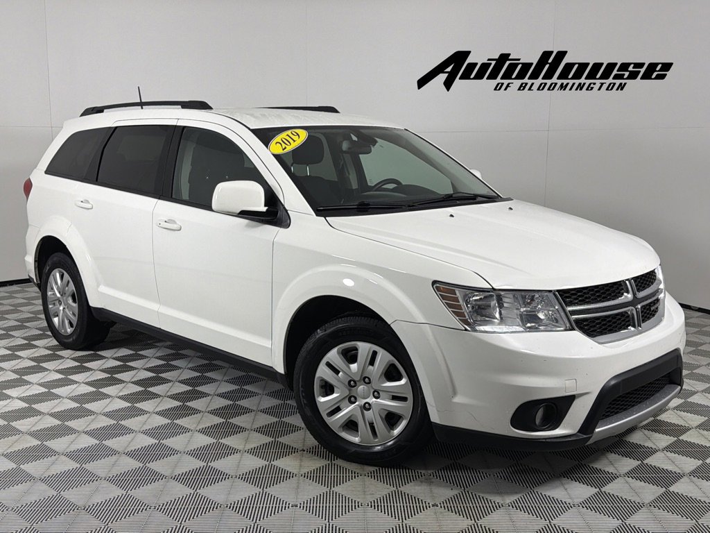 Used 2019 Dodge Journey SE FWD image 1