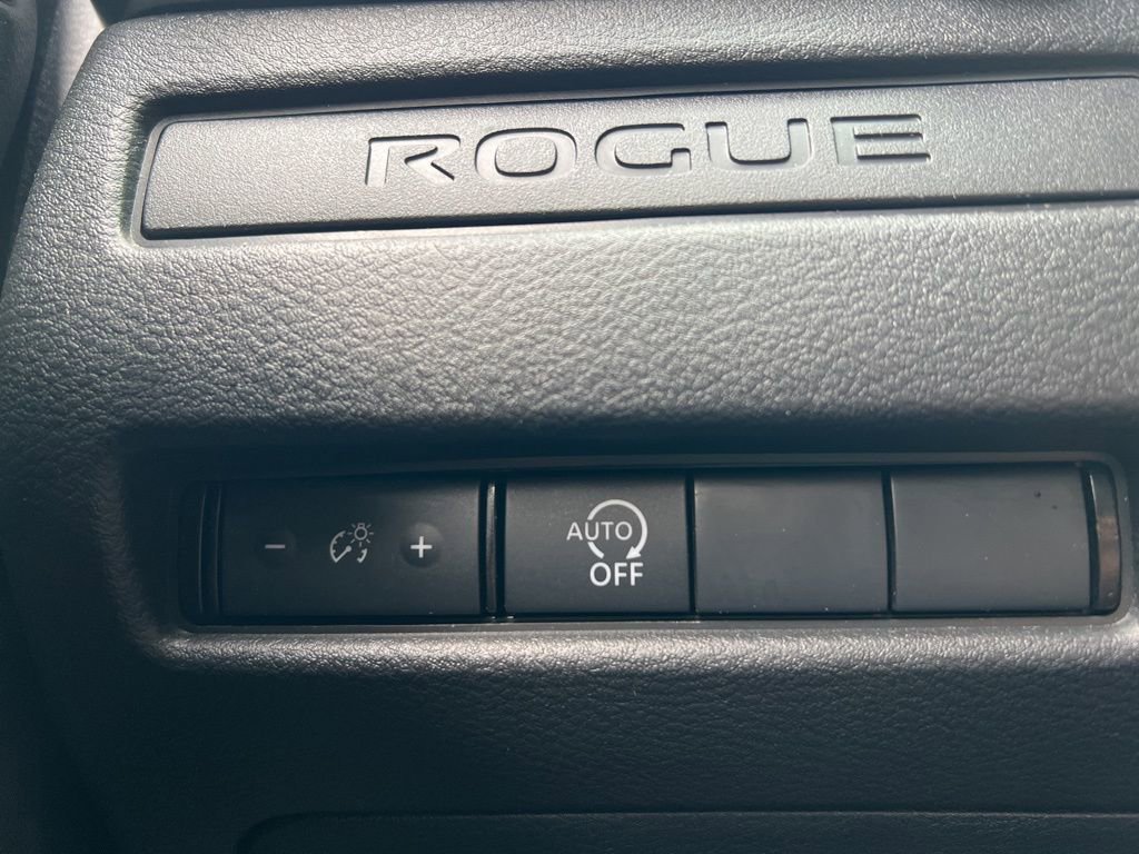 Used 2024 Nissan Rogue S image 14