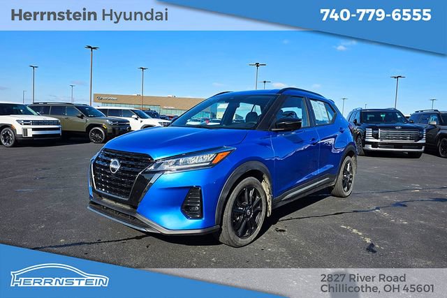Used 2024 Nissan Kicks SR w/ SR Premium Package FWD image 3