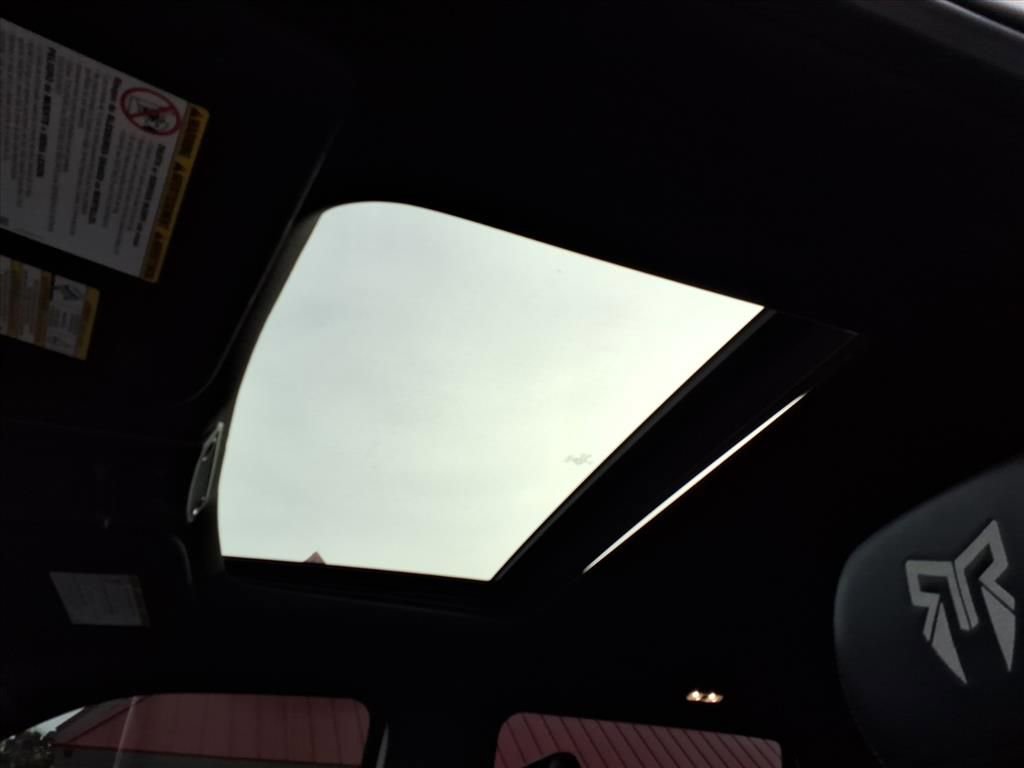 Used 2022 Ford F250 Lariat w/ Black Appearance Package image 11