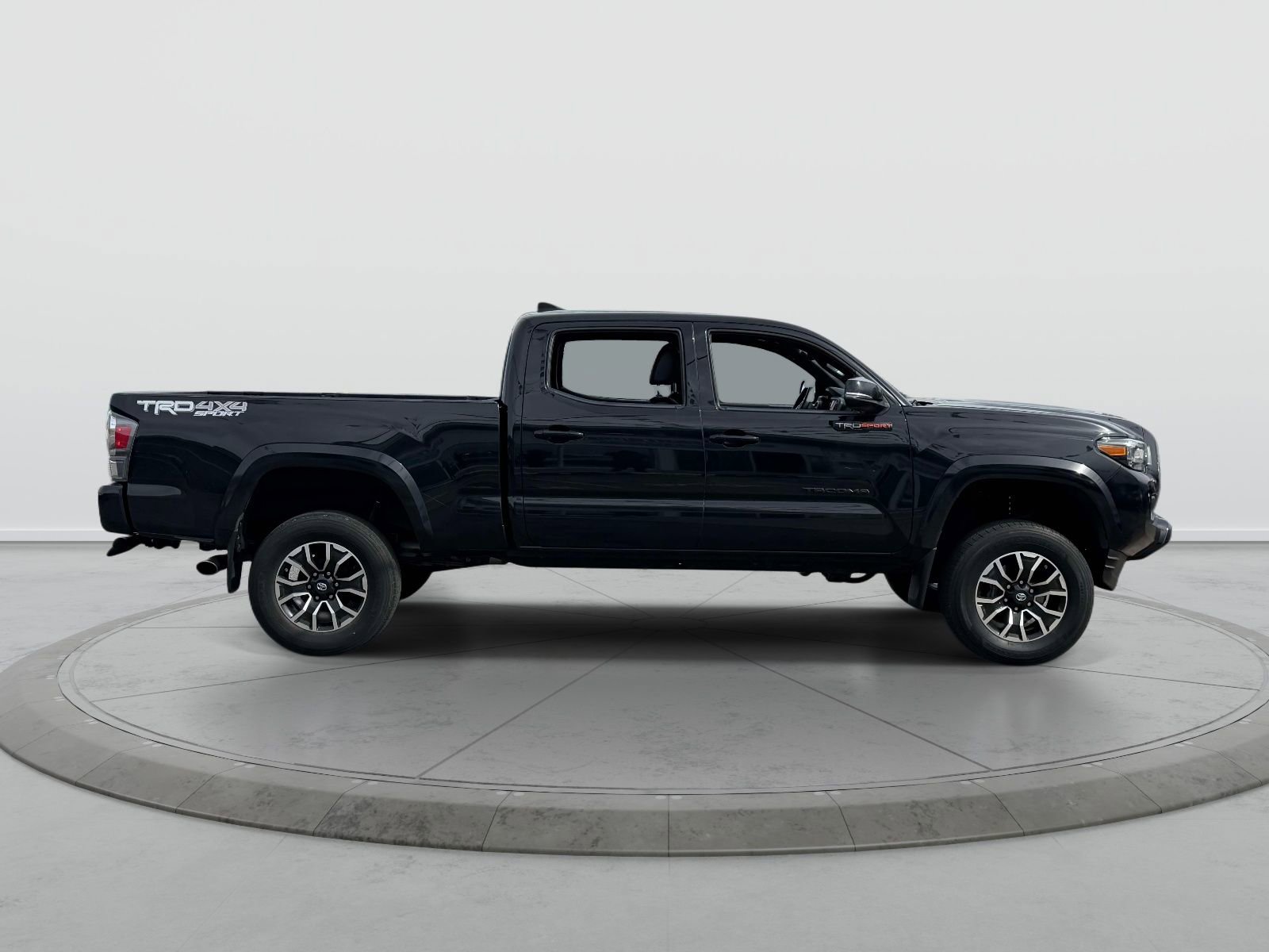 Used 2020 Toyota Tacoma TRD Sport w/ TRD Premium Sport Package AWD/4WD image 7