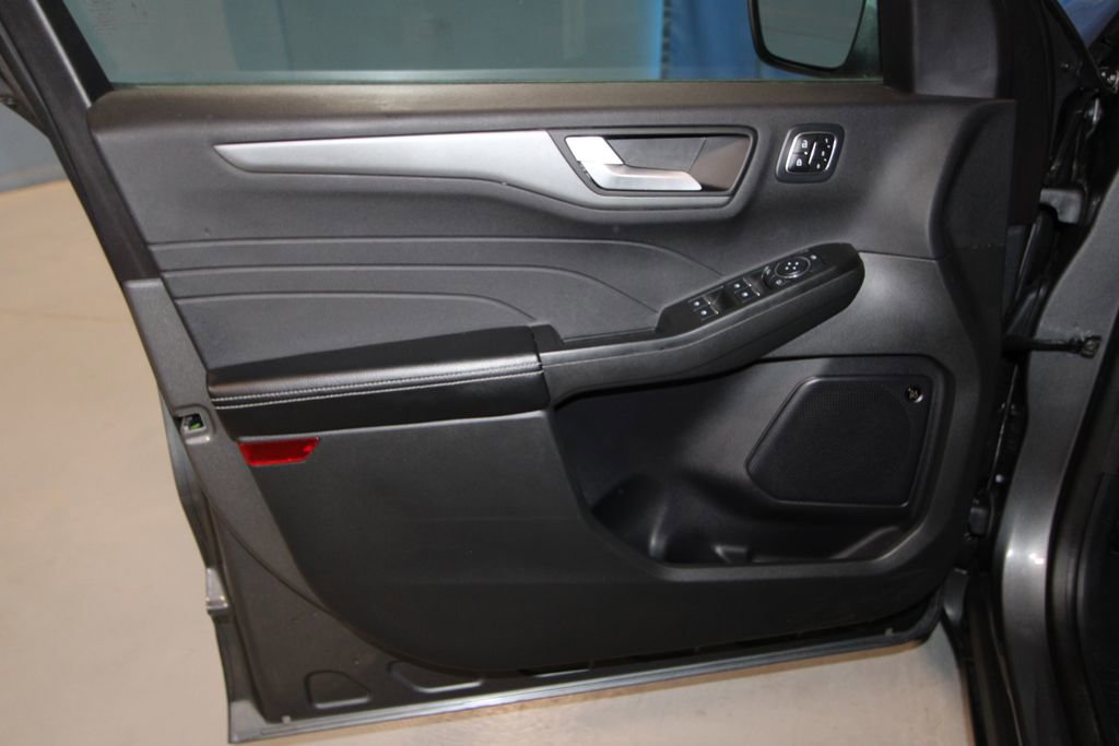 Used 2023 Ford Escape Active w/ Tech Pack #2 AWD/4WD image 5