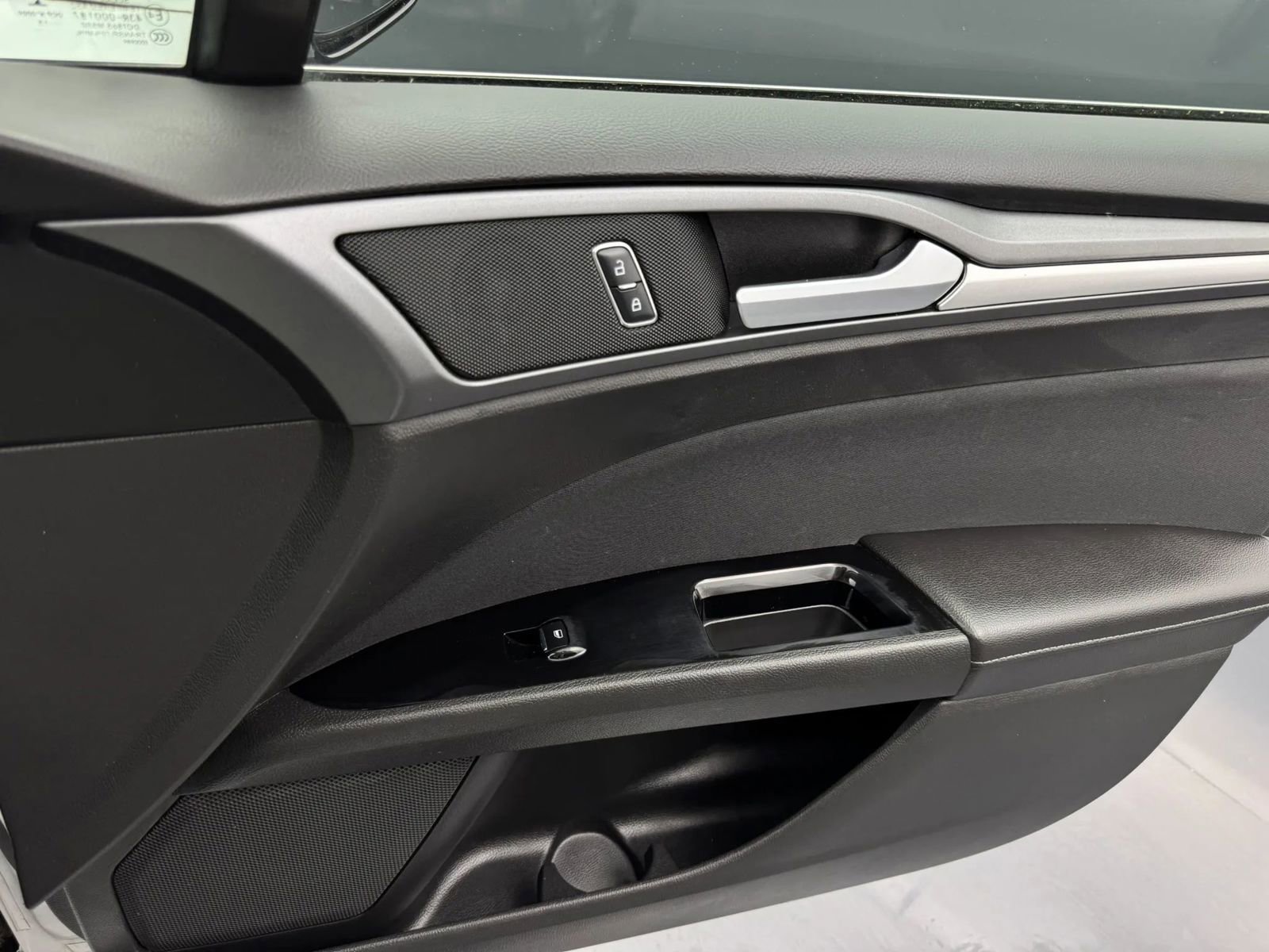 Used 2016 Ford Fusion SE image 30