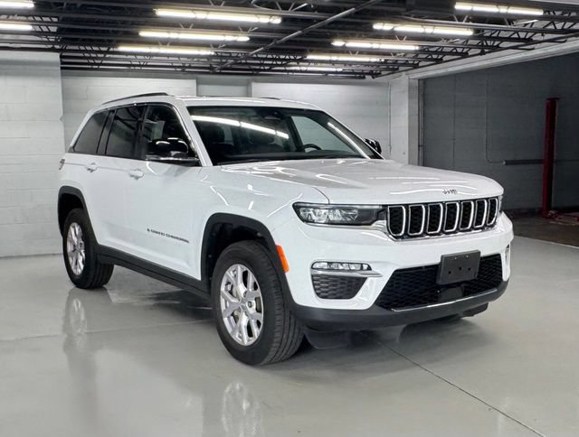Used 2022 Jeep Grand Cherokee Limited AWD/4WD image 7