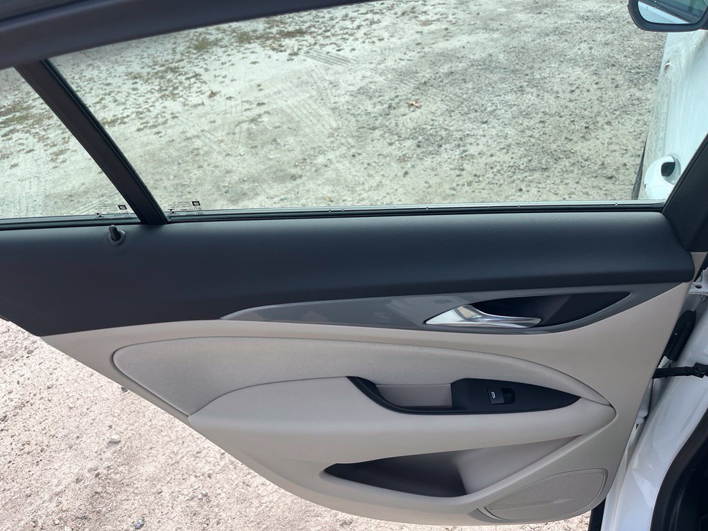 Used 2018 Buick Regal Preferred FWD image 23