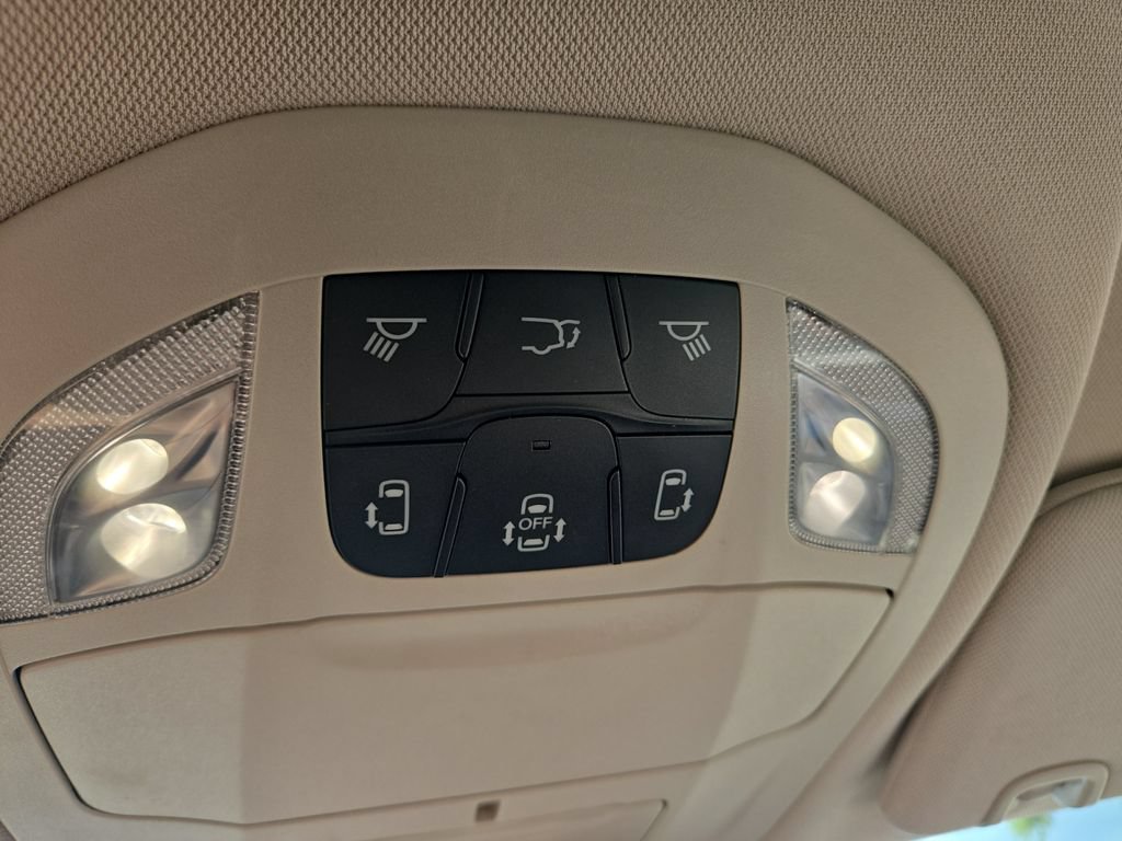 Used 2023 Chrysler Pacifica Touring-L FWD image 41