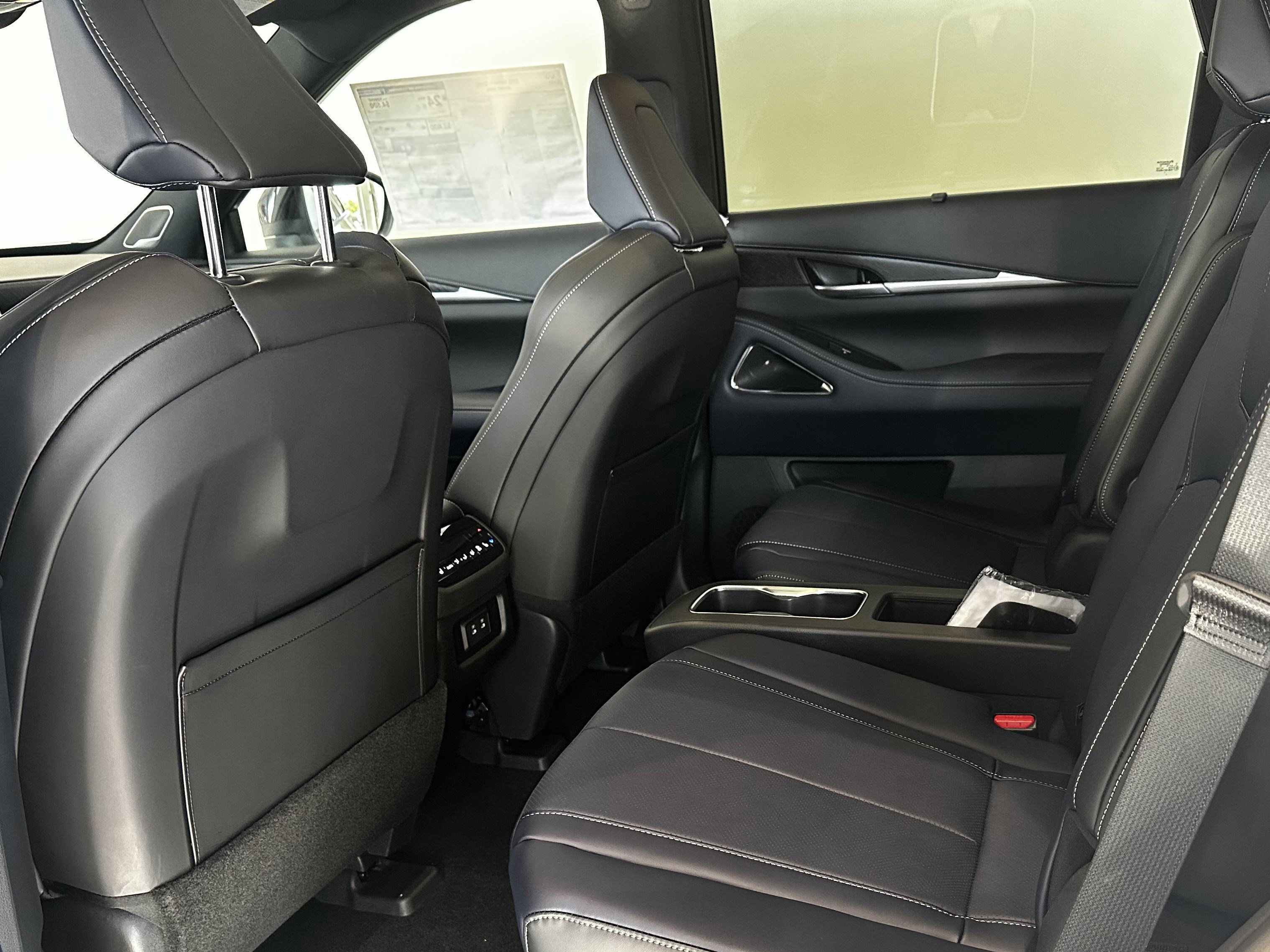 New 2026 INFINITI QX60 Luxe w/ Dark Cargo Package image 5
