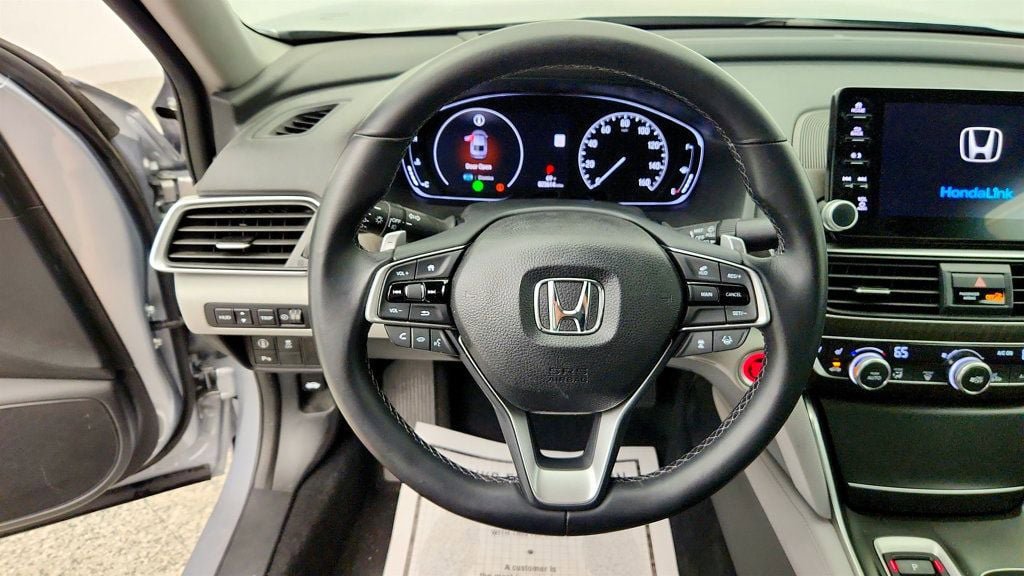 Used 2018 Honda Accord Touring image 13