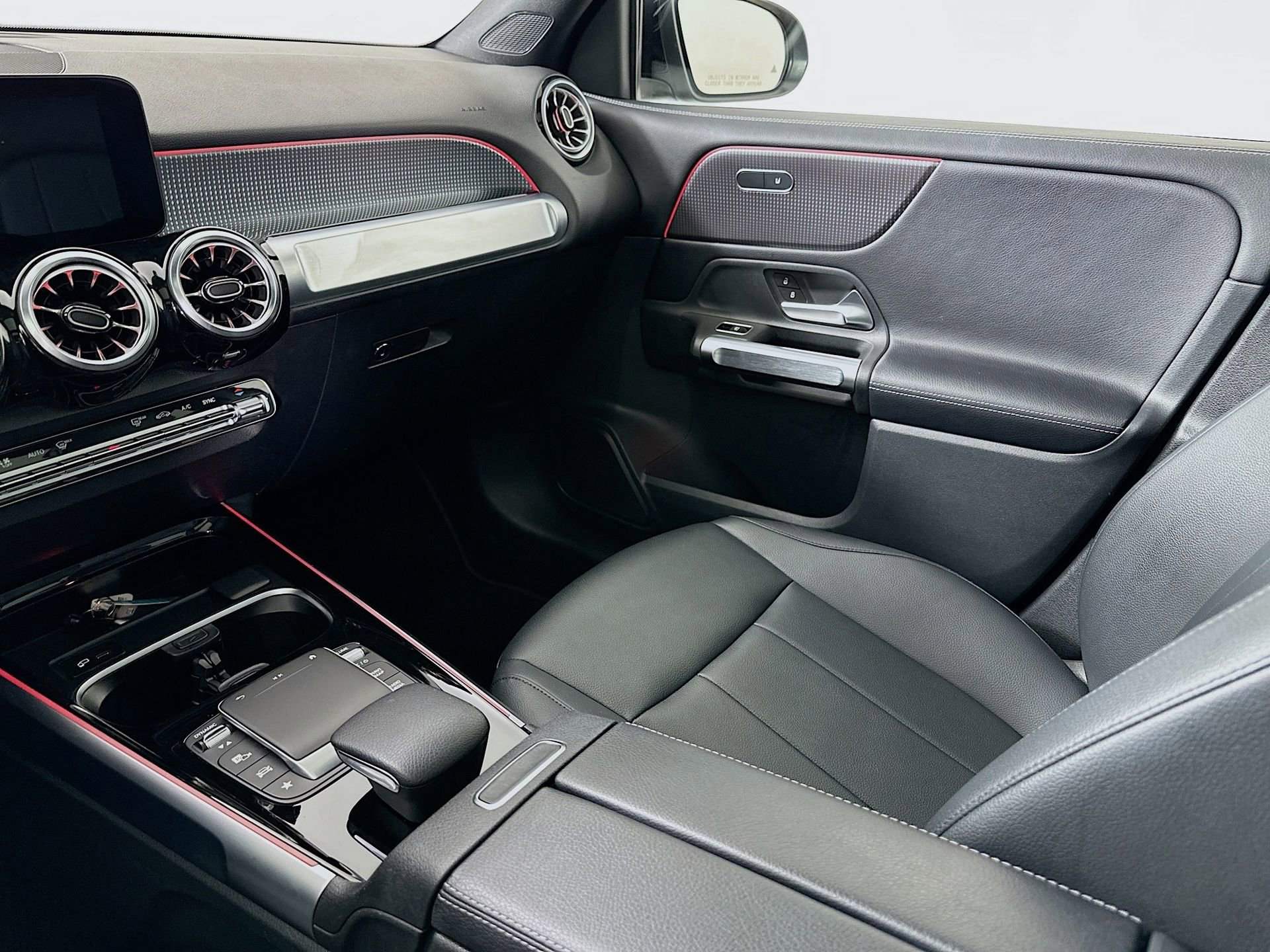 Used 2022 Mercedes-Benz GLB 250 image 24