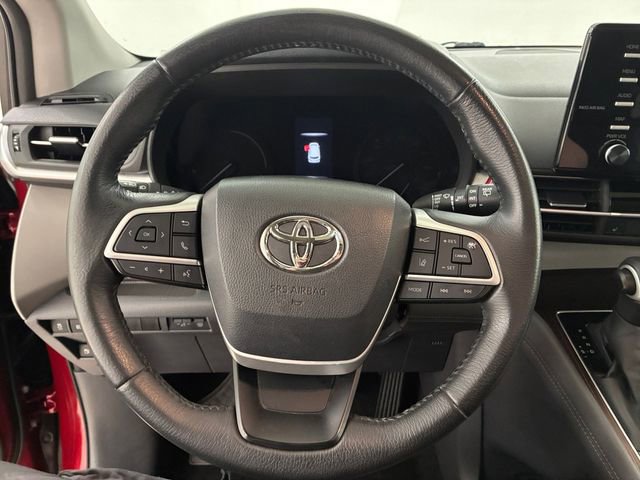 Used 2022 Toyota Sienna XLE FWD image 22