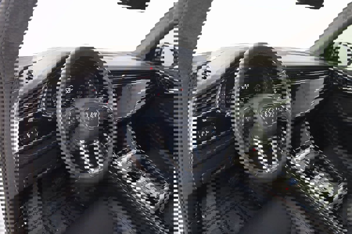 Used 2019 Audi Q8 Prestige image 24