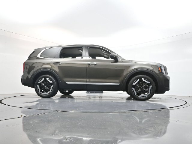 Used 2023 Kia Telluride S FWD image 50