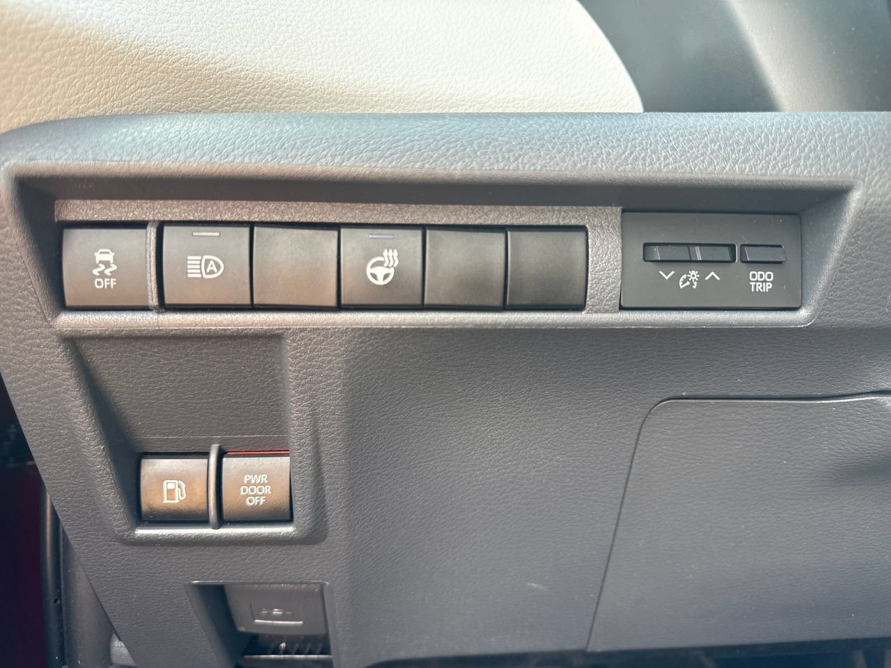 Used 2022 Toyota Sienna XSE FWD image 18