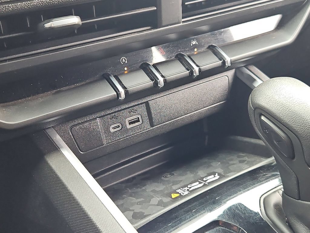 Used 2025 Chevrolet Colorado Trail Boss AWD/4WD image 26