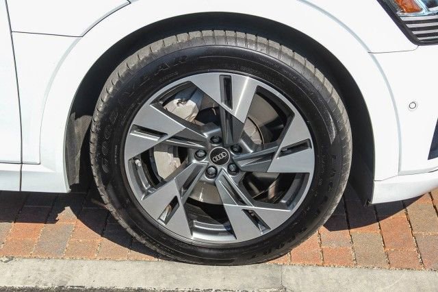 Certified 2023 Audi e-tron Premium w/ Convenience Plus Package image 9