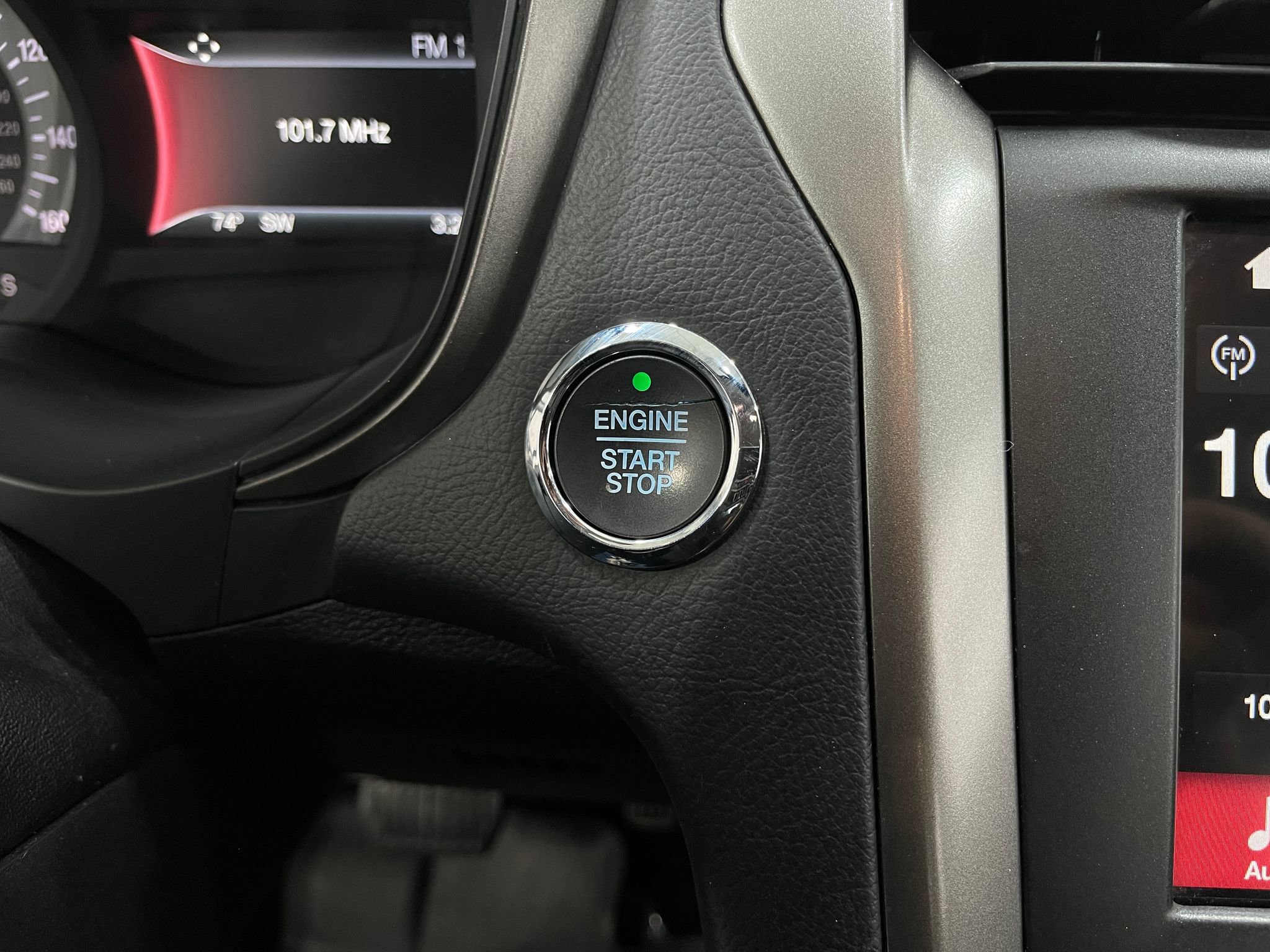 Used 2018 Ford Fusion SE w/ Fusion SE Technology Package image 19