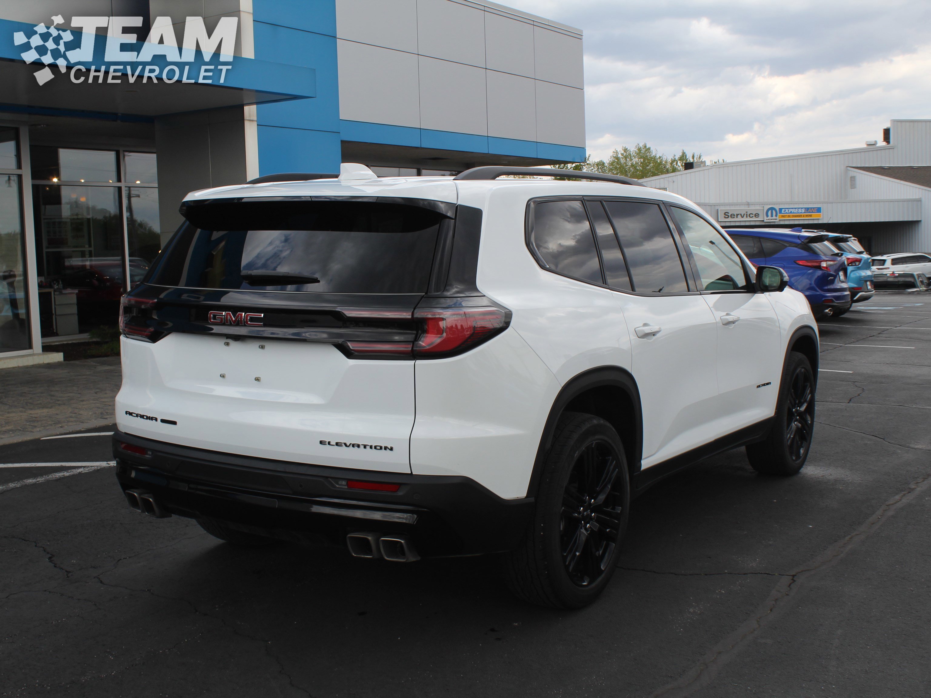 Used 2024 GMC Acadia Elevation w/ Black Edition AWD/4WD image 4