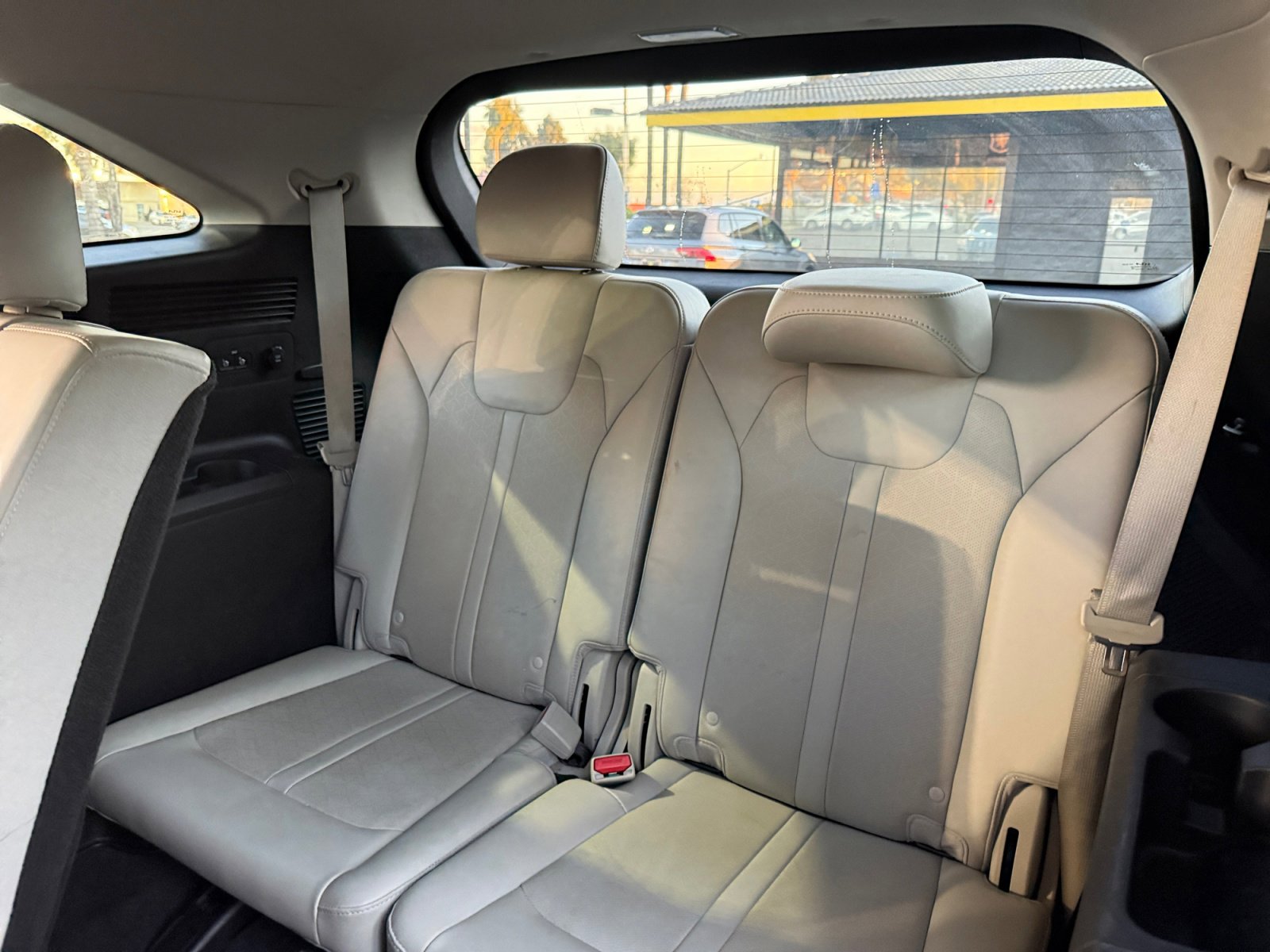 Used 2023 Kia Sorento S w/ Panoramic Sunroof Package image 17