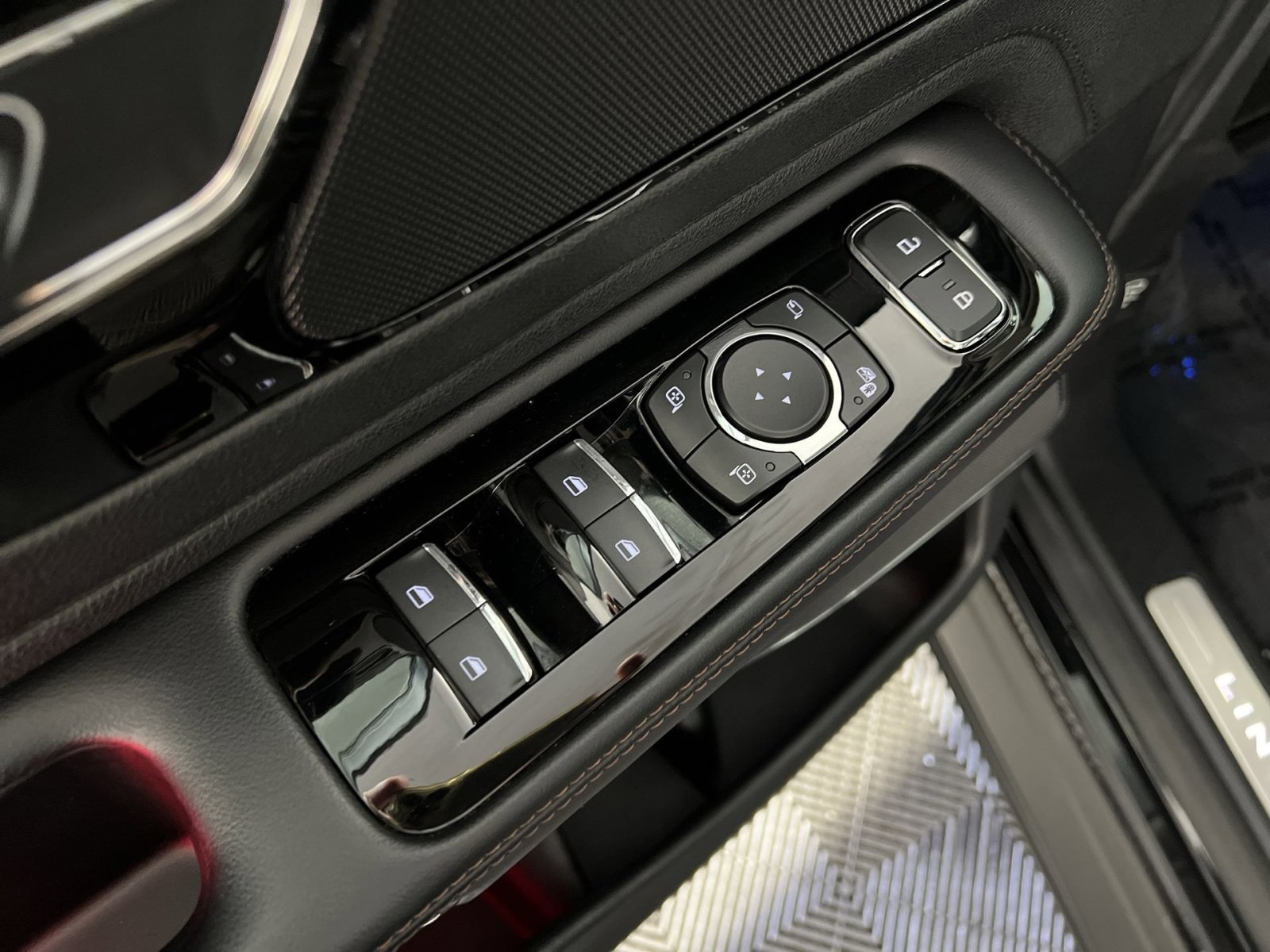 Used 2022 Lincoln Aviator Reserve w/ Elements Package Plus image 15