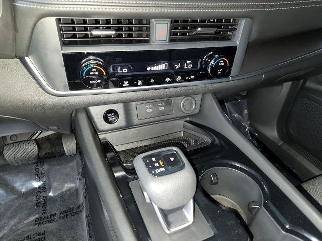 Certified 2025 Nissan Rogue SV FWD image 21