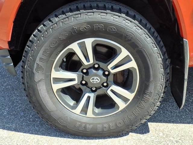 Used 2017 Toyota Tacoma SR5 AWD/4WD image 16