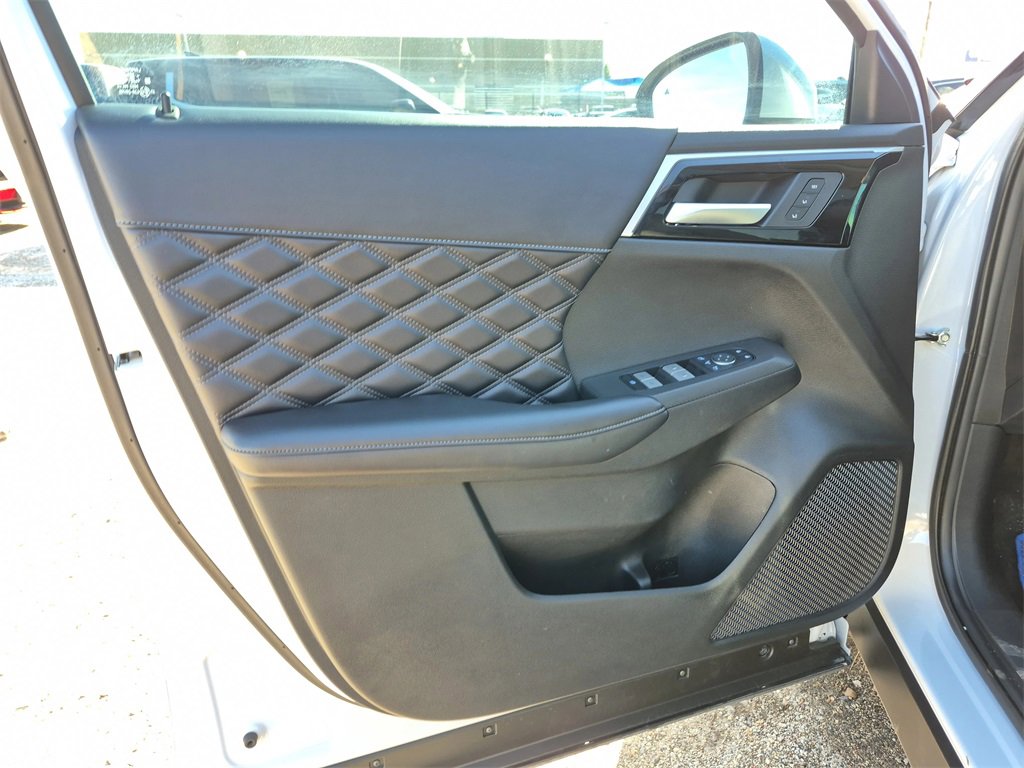 Used 2024 Mitsubishi Outlander 4WD Plug-In Hybrid image 60