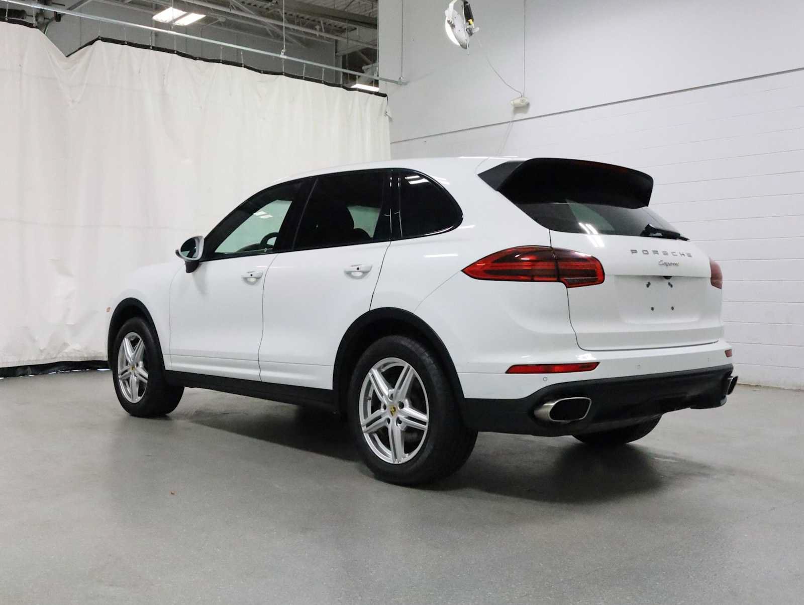Used 2016 Porsche Cayenne AWD/4WD image 3
