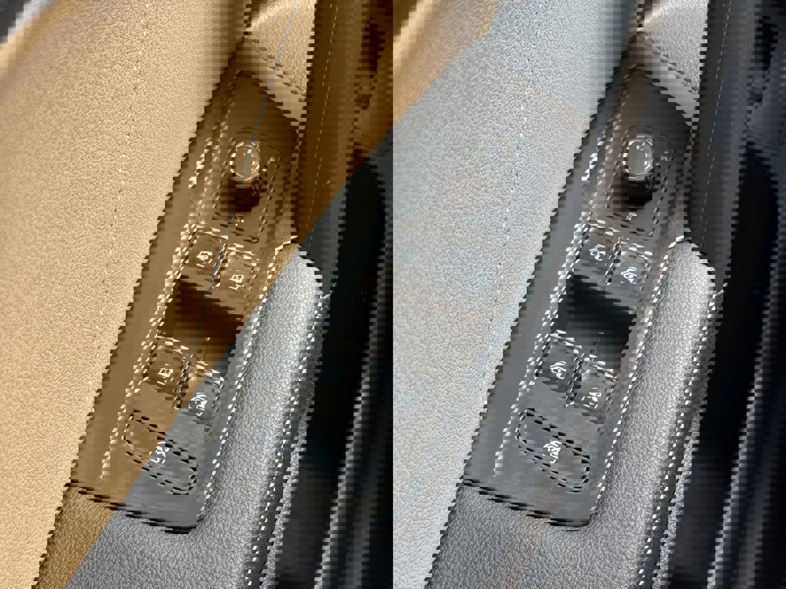 Used 2024 Volkswagen Tiguan SE image 15