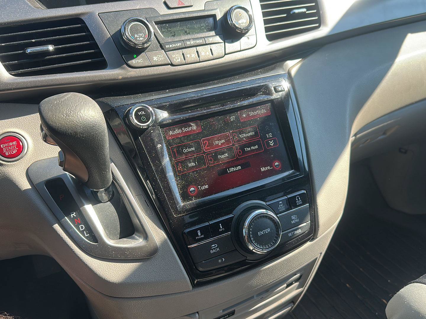 Used 2016 Honda Odyssey SE image 16