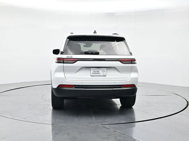 Used 2023 Jeep Grand Cherokee Altitude image 8