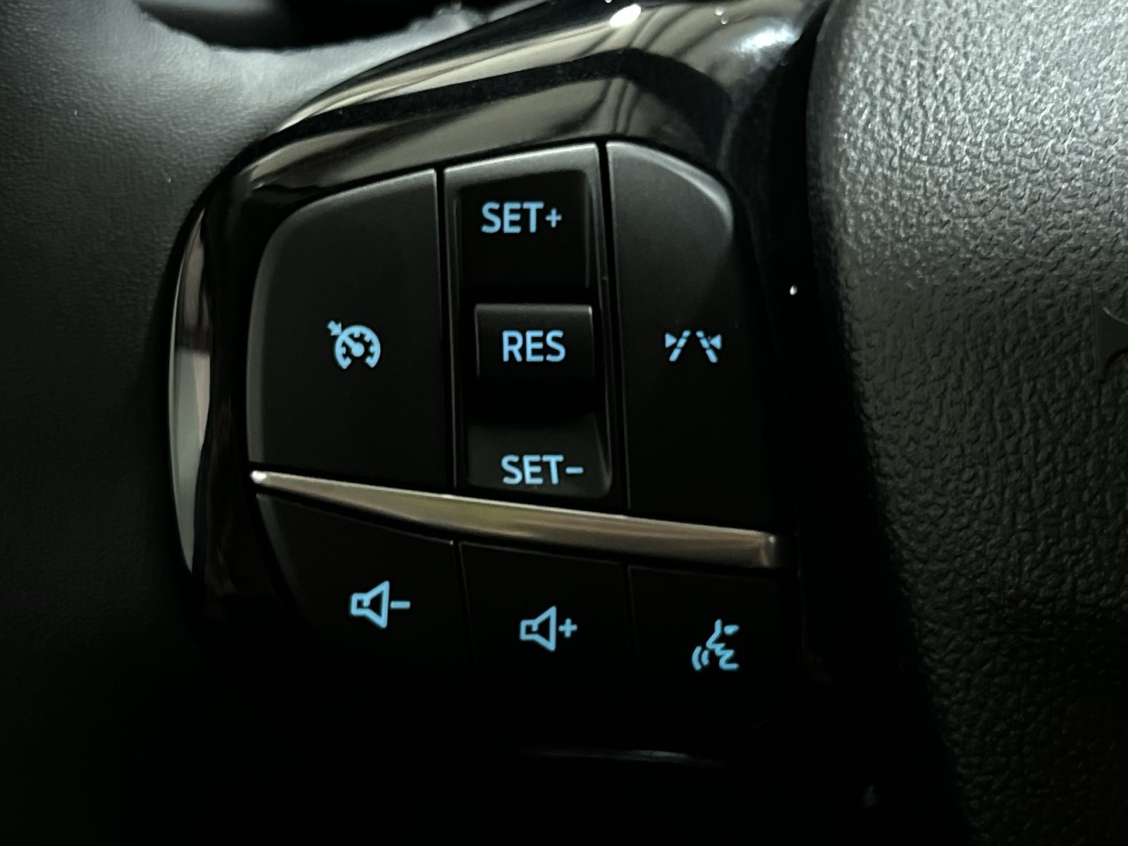 Used 2024 Ford Escape Active w/ Cold Weather Package FWD image 28