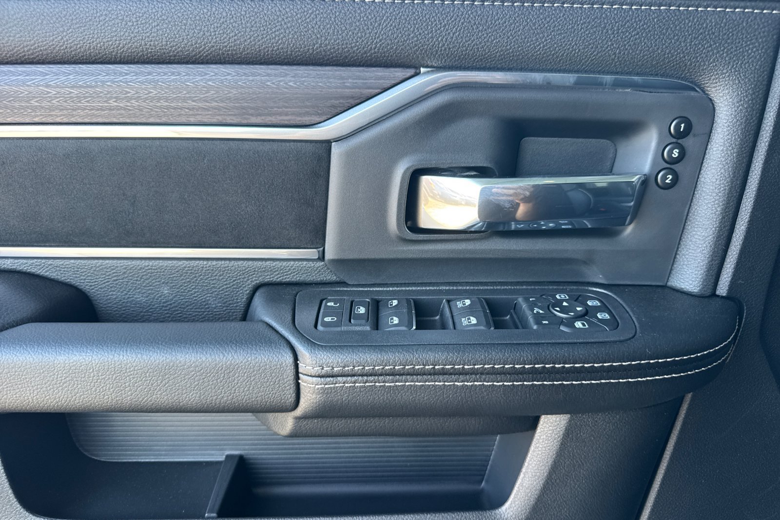 New 2027 RAM 3500 Laramie w/ Night Edition AWD/4WD image 10