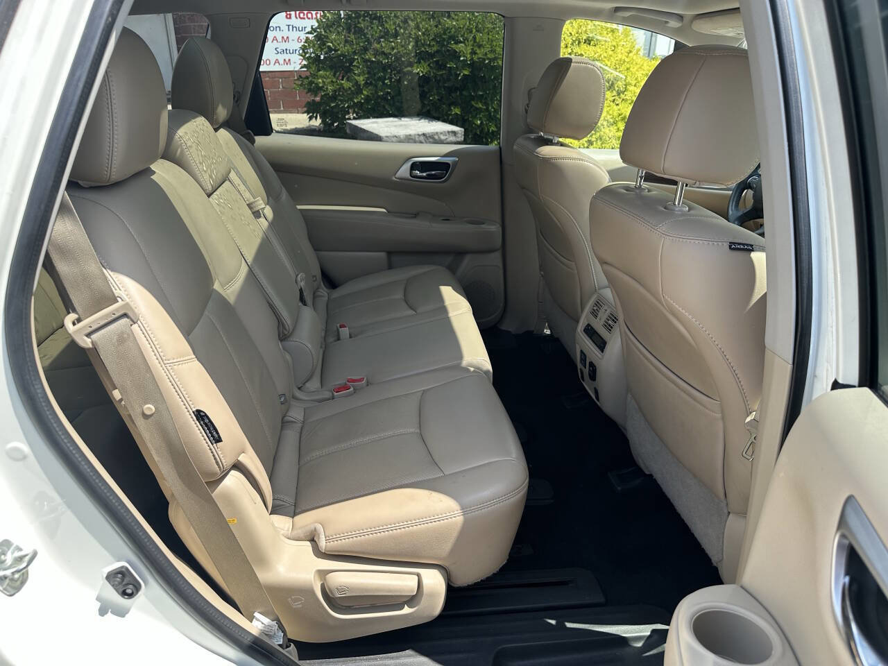 Used 2018 Nissan Pathfinder Platinum image 27