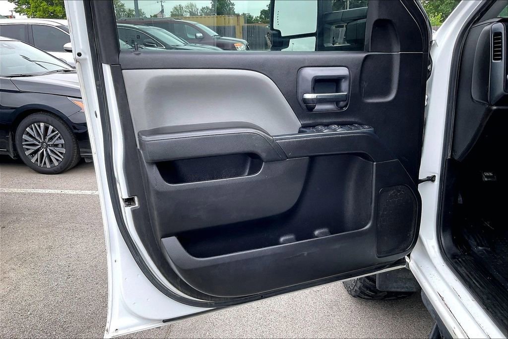 Used 2018 Chevrolet Silverado 3500 W/T AWD/4WD image 24