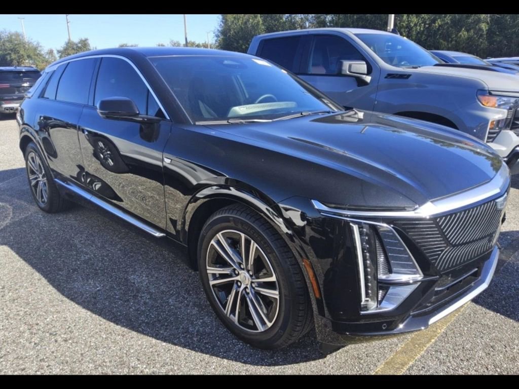 Used 2026 Cadillac Lyriq Luxury image 2