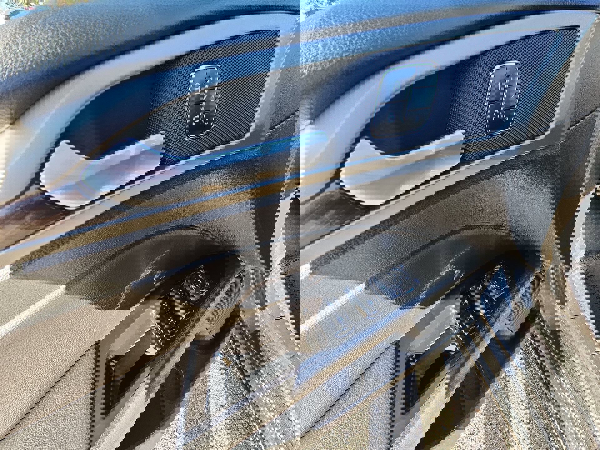 Used 2015 Ford Fusion SE w/ Equipment Group 202A image 15