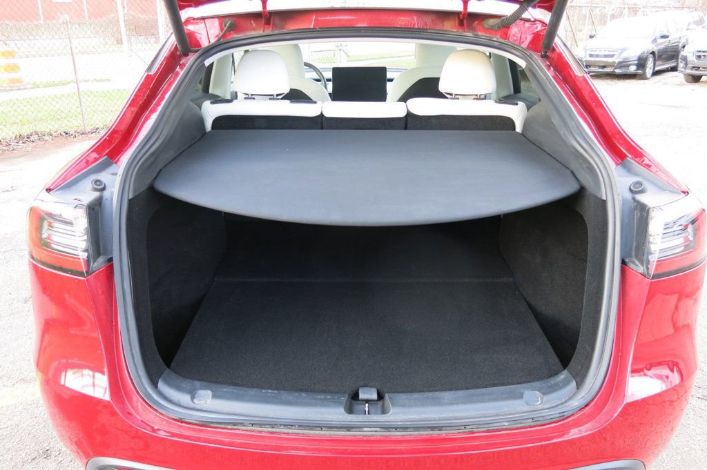 Used 2023 Tesla Model Y Performance image 17