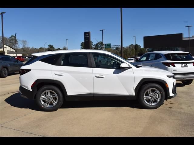 Certified 2025 Hyundai Tucson SE FWD image 2