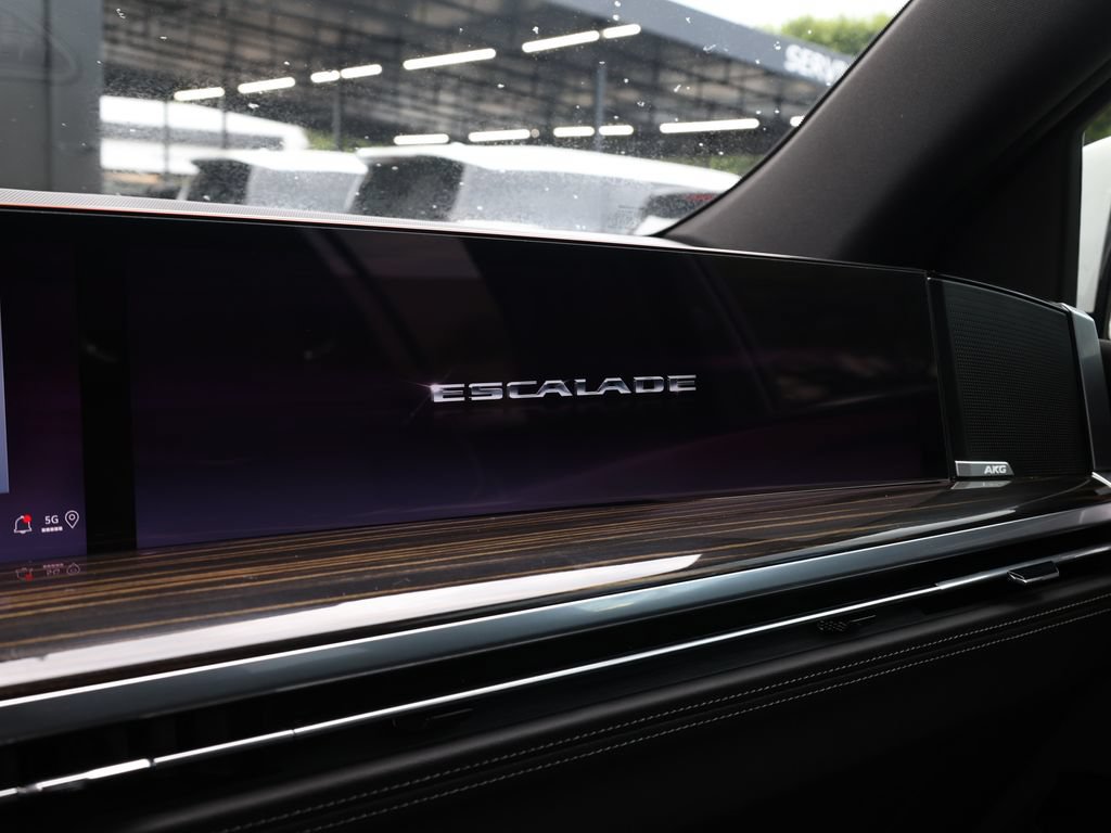 Used 2025 Cadillac Escalade ESV Premium Luxury w/ LPO, Floor Liner Package AWD/4WD image 35