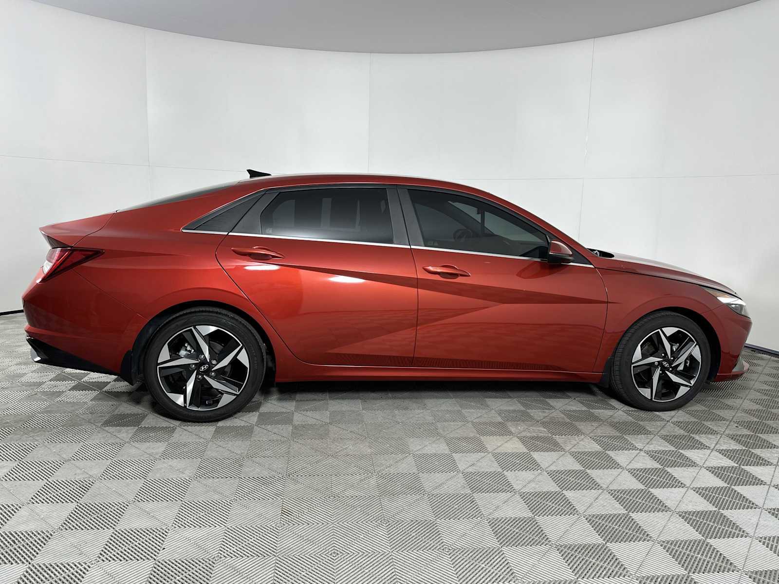 Certified 2022 Hyundai Elantra Limited image 9