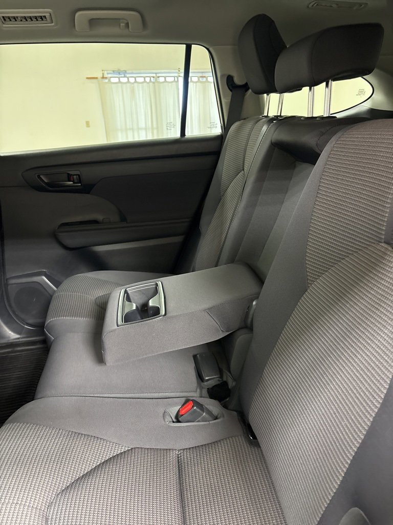 Used 2023 Toyota Highlander L image 23