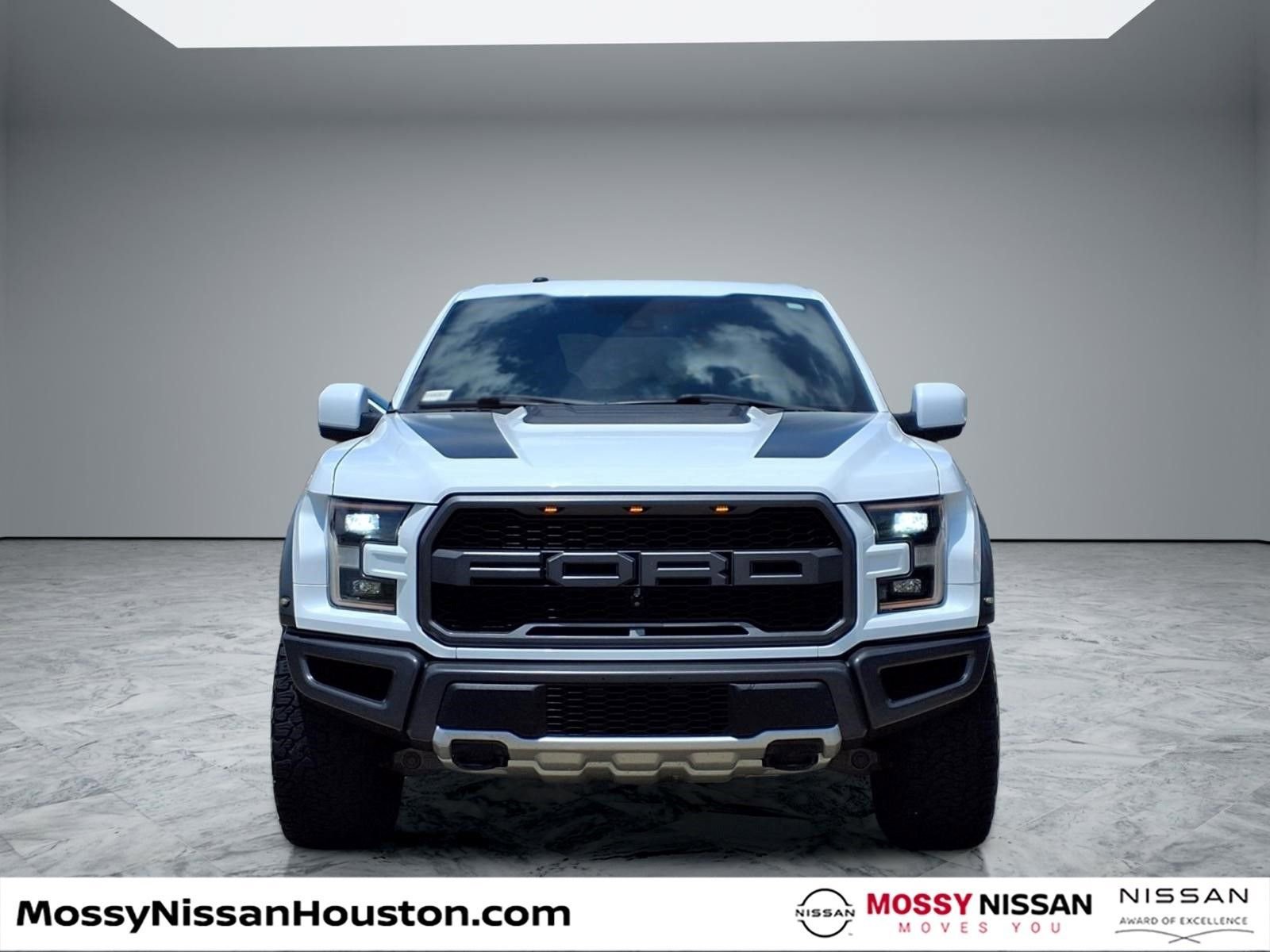Used 2018 Ford F150 Raptor w/ Equipment Group 802A Luxury AWD/4WD image 3