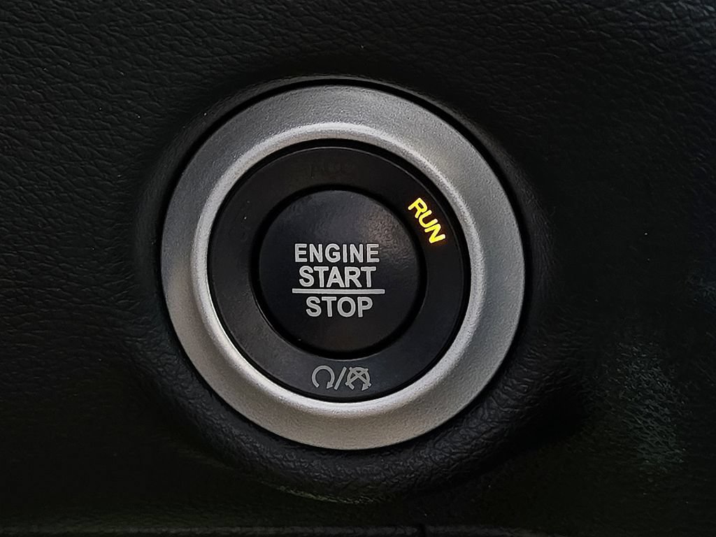 Used 2019 Chrysler Pacifica Touring-L Plus w/ Advanced Safetytec Group FWD image 16