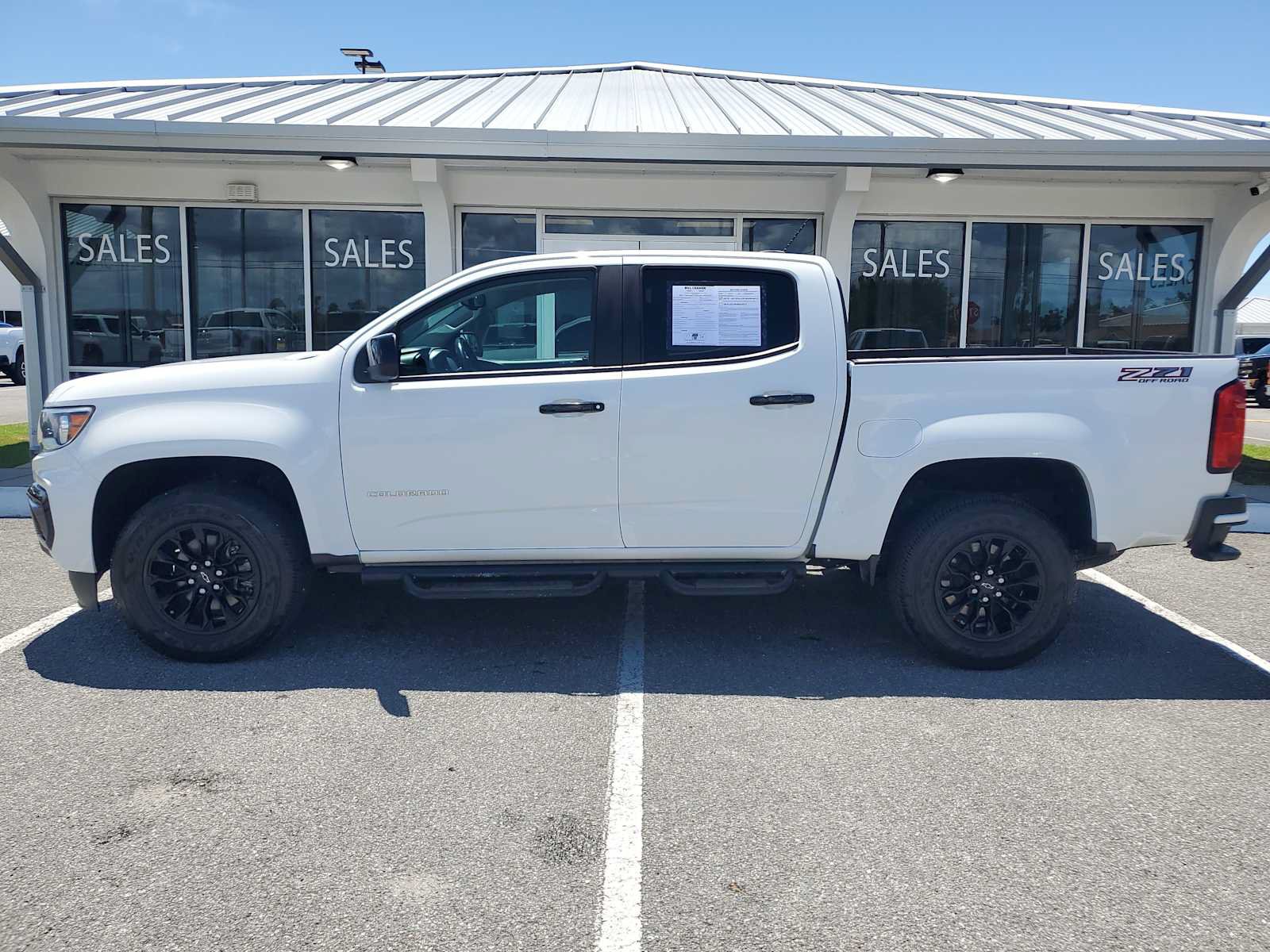 Used 2021 Chevrolet Colorado Z71 AWD/4WD image 2