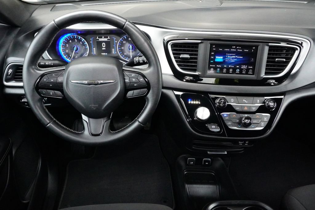 Used 2018 Chrysler Pacifica Touring Plus w/ S Appearance Package FWD image 22