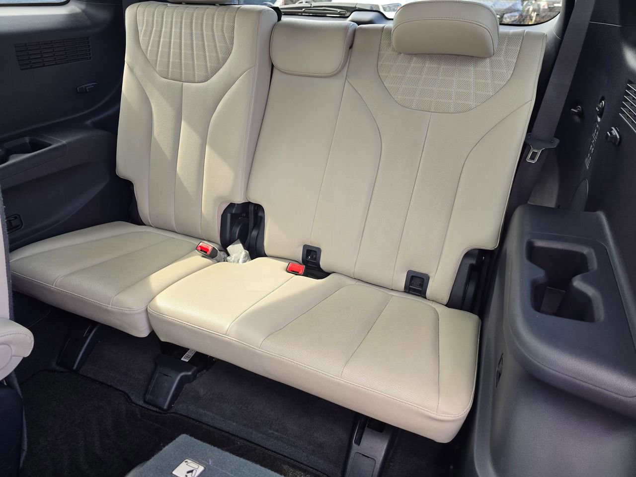 Used 2024 Hyundai Palisade Limited FWD image 13